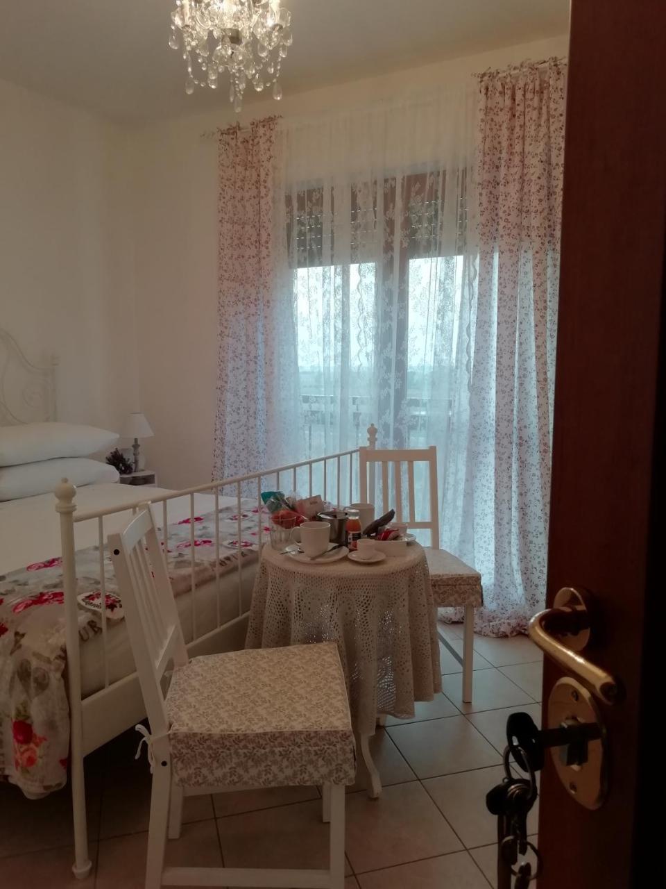 Beti House Heart'S And Roses Rooms Ponte Galeria Bilik gambar